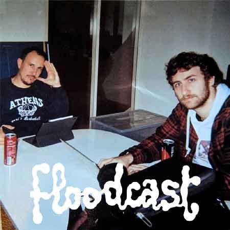 Illustration du podcast "floodcast" avec la photo de Florent Bernard et d'Adrien Ménielle autour d'une table, avec leurs ordinateurs portables, en tenues décontractées, en train de siroter du soda.